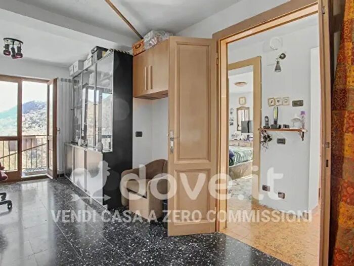 Casa con 6 locali in vendita in Via Fratelli Zaccheo, Maccagno con Pino e Veddasca