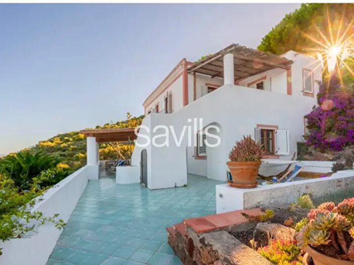 Casa con 5 locali in vendita in Lipari