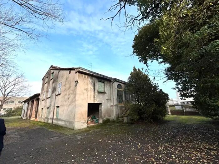Casa con 6 locali in vendita in Via Pierino Santini, Parma