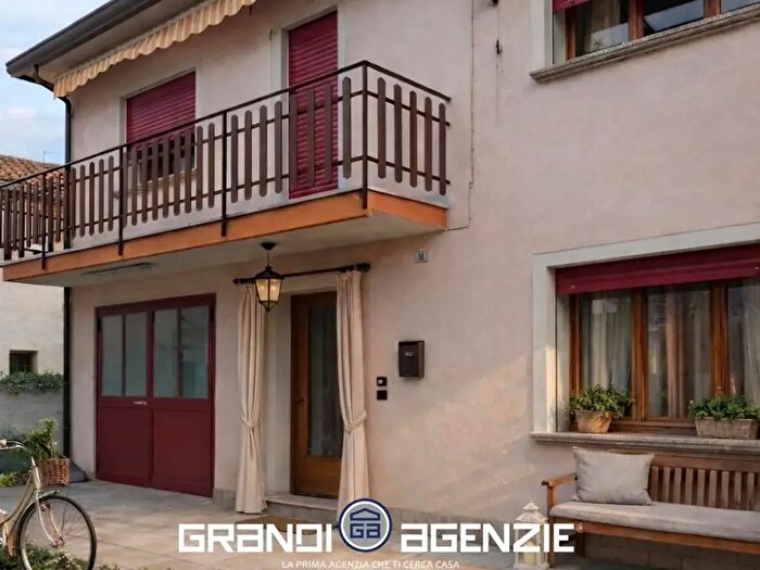 Casa con 6 locali in vendita in Via Cal Longa, Arcade