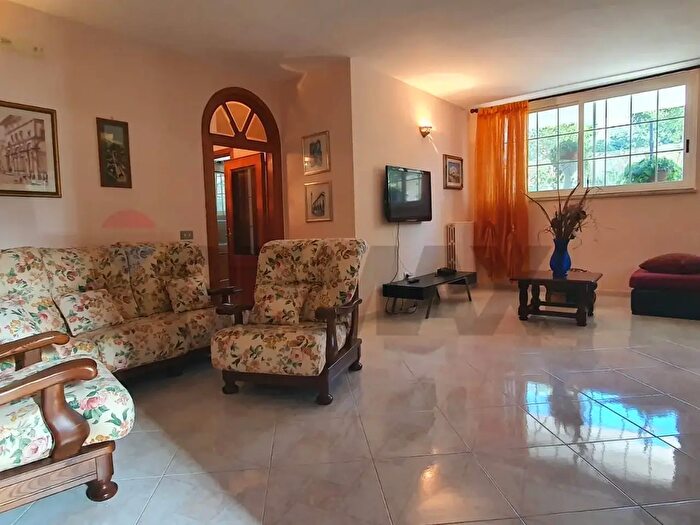 Appartamento trilocale in affitto in Via Umberto I Traversa, Bari