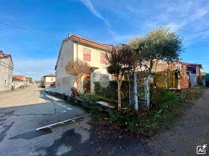 Casa quadrilocale in vendita in Via Bellingeri, Alluvioni Piovera