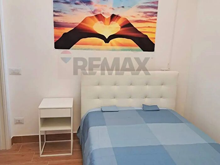 Appartamento trilocale in vendita in Via Giambellino, Milano