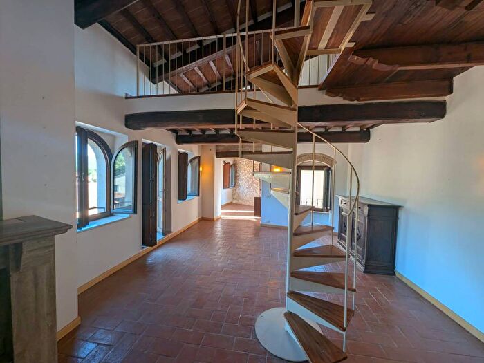 Casa con 6 locali in affitto in Corso Vittorio Emanuele, Centro, Massa Martana
