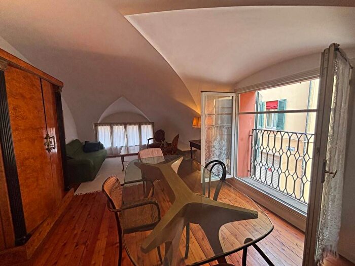 Appartamento trilocale in affitto in Via San Simone, Centro Storico, Bologna