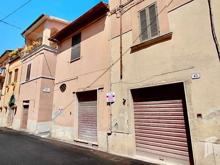 Appartamento con 5 locali in vendita in Vicolo Sisti, Rieti