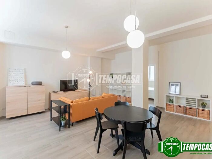 Appartamento trilocale in vendita in Via Novara, Milano