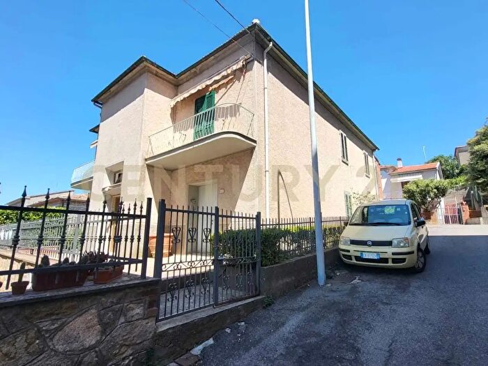 Casa con 13 locali in vendita in Via Ludovico Ariosto, Roccastrada