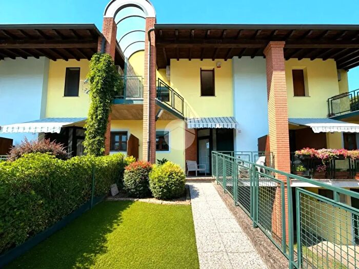 Casa quadrilocale in vendita in Via Paolo Sesto, Palazzolo Sull'Oglio