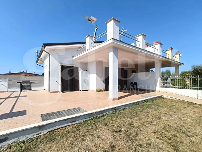 Casa con 5 locali in vendita in Via Nettuno Velletri, Nettuno