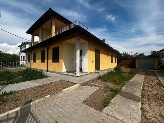 Casa con 5 locali in vendita in Strada Valle, Pozzolo Formigaro