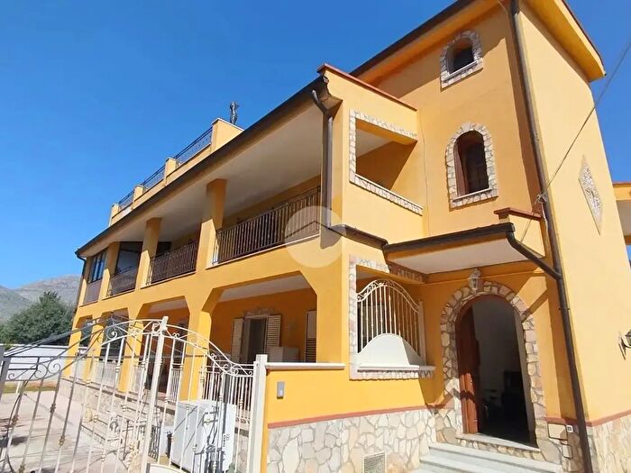 Appartamento con 5 locali in vendita in Appartamento in Villa Via San Nicola, Palermo
