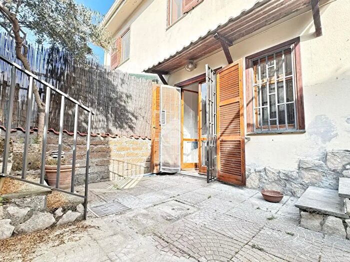 Appartamento trilocale in vendita in Via Monte Sirente, Anguillara Sabazia