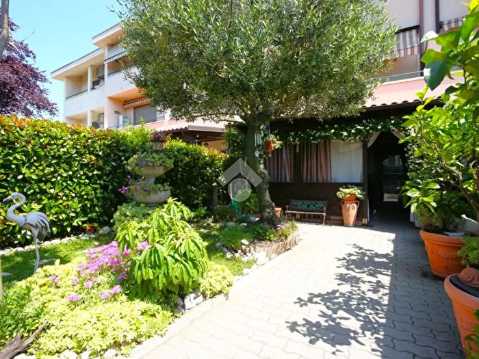 Casa con 5 locali in vendita in Via Fratelli Bastia, Sala Bolognese