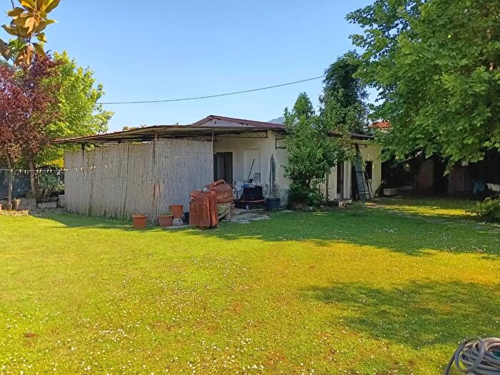 Casa trilocale in vendita in Massa