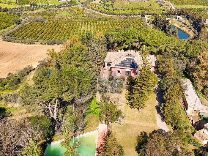 Casa con 18 locali in vendita in Mulino dei Margi, Grammichele