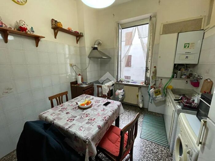 Appartamento trilocale in vendita in Via Piacenza, Genova