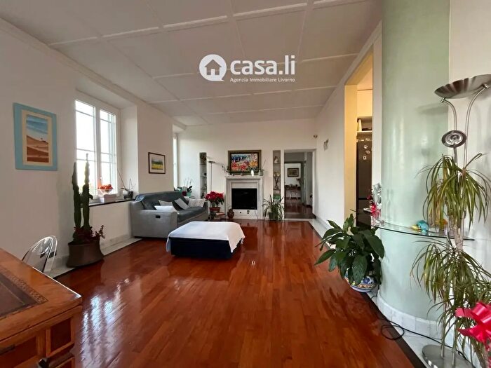 Appartamento con 5 locali in vendita in Via di Montenero, Livorno