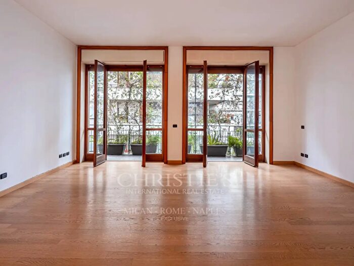 Appartamento con 5 locali in vendita in Piazza Erculea, Milano