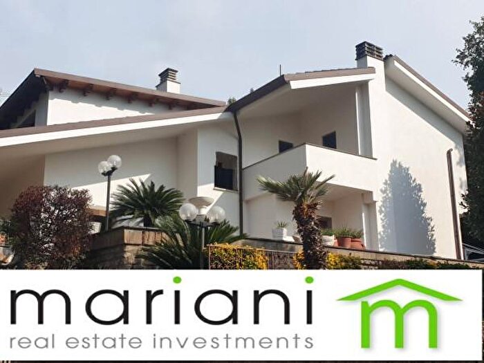 Appartamento con 5 locali in vendita in Via del Fico, Grottaferrata