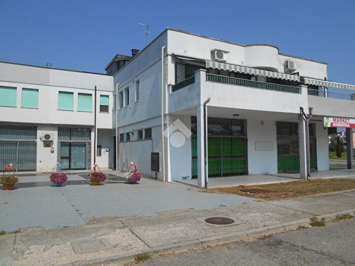 Appartamento trilocale in vendita in Via Riva di Mezzo, Comacchio