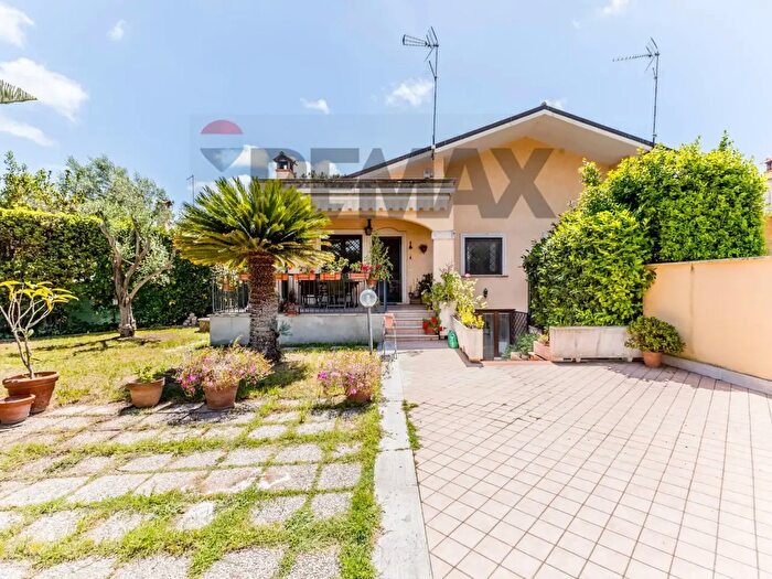 Casa con 5 locali in vendita in Viale di Castel Porziano, Roma