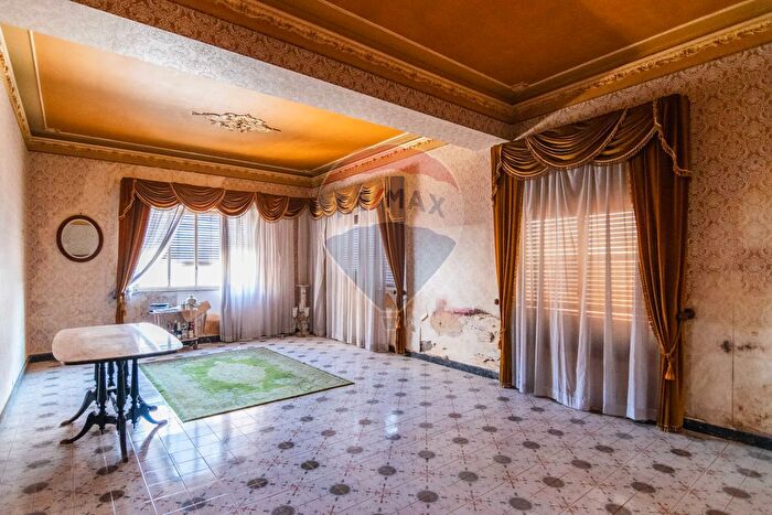 Casa con 8 locali in vendita in Via Beato Angelico, Acireale