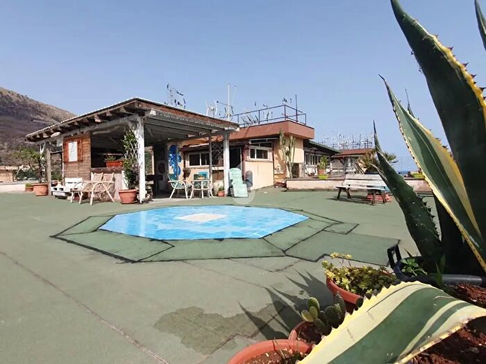 Appartamento con 5 locali in vendita in Via Partanna Mondello, Palermo