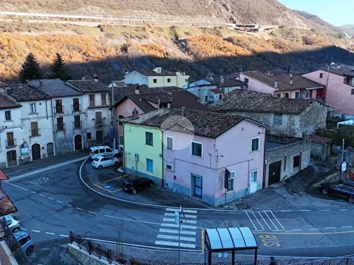 Appartamento bilocale in vendita in Piazza del Vicinato, Tornimparte