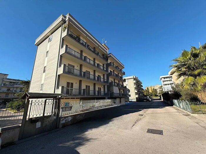 Appartamento con 5 locali in vendita in Via l Staiano, Torre Annunziata