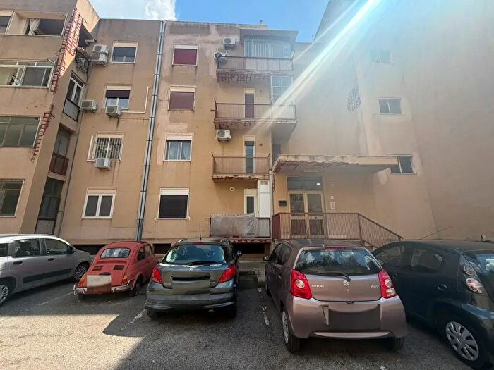 Appartamento trilocale in vendita in Via Mirulla, Messina