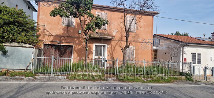 Appartamento con 9 locali in vendita in Via FLli Rosselli, Santa Maria Nuova