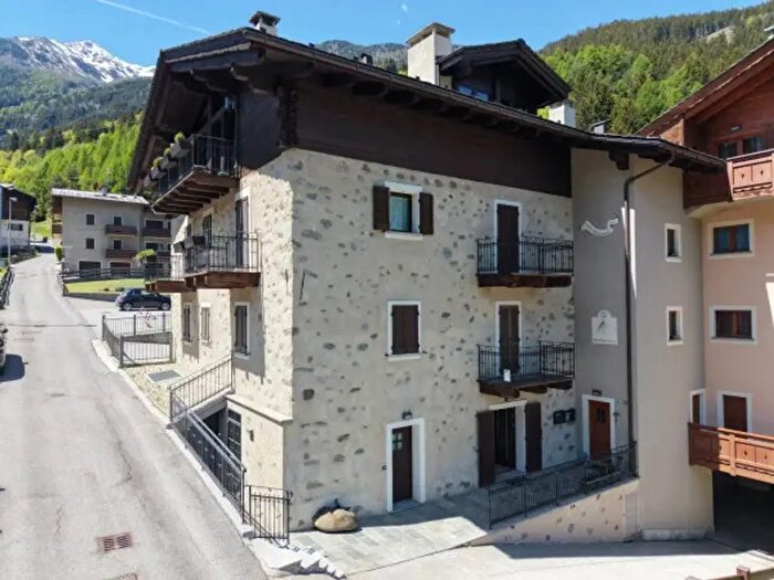 Appartamento trilocale in vendita in Via al Canton, Valdisotto
