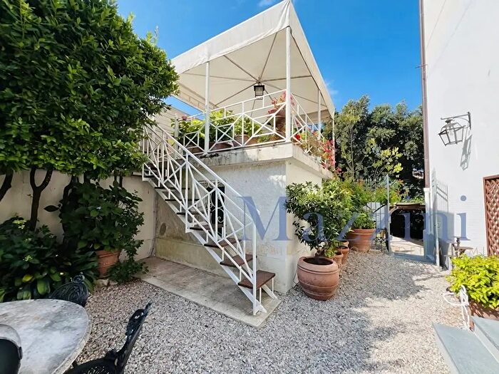 Appartamento con 5 locali in vendita in Via Capriglia, Pietrasanta