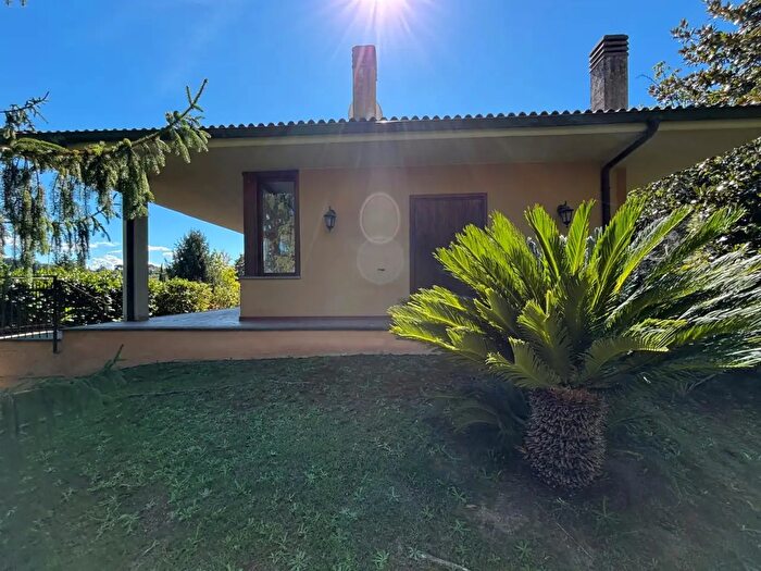 Casa con 6 locali in vendita in Via delle Magnolie, Rignano Flaminio