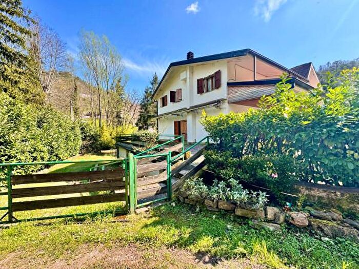 Casa con 6 locali in vendita in Strada Rio Fonti Madognana, Alto Reno Terme