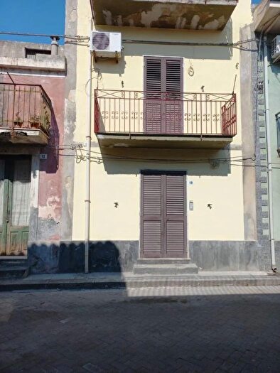 Casa trilocale in vendita in Via Mangani Sottani Piedimonte Etneo, Piedimonte Etneo