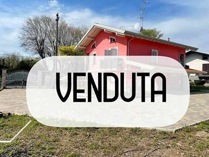 Casa con 6 locali in vendita in Via Kennedy, Sumirago
