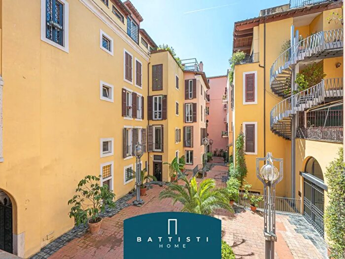 Appartamento con 5 locali in vendita in Via di San Giacomo, Roma