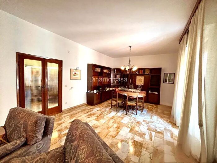 Appartamento con 5 locali in vendita in Via Milano, Prato