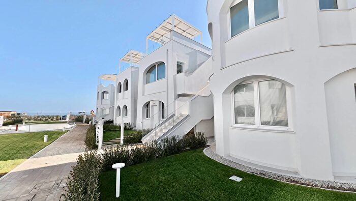 Appartamento quadrilocale in vendita in Via Litoranea Complesso Costa Conero, Numana