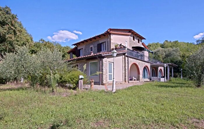 Casa con 12 locali in vendita in Via Vittorio Emanuele, Castelfranco Piandiscò