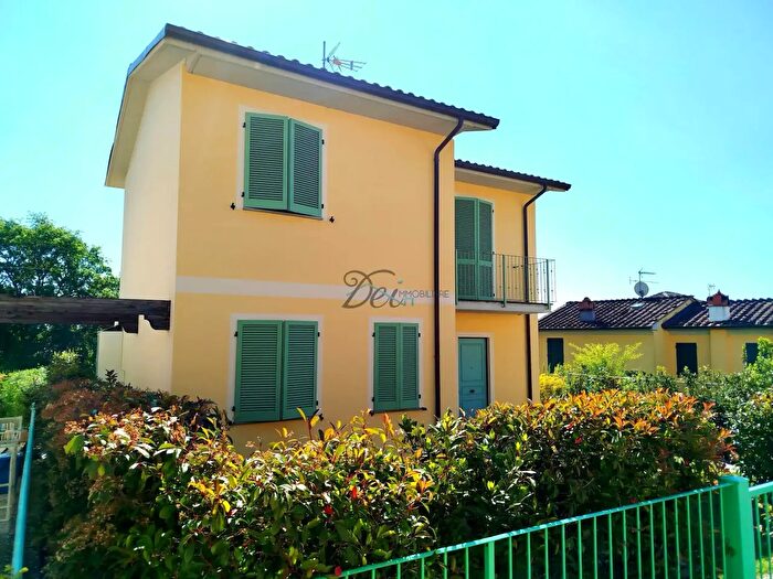 Casa quadrilocale in vendita in Via delle Ville, Capannori