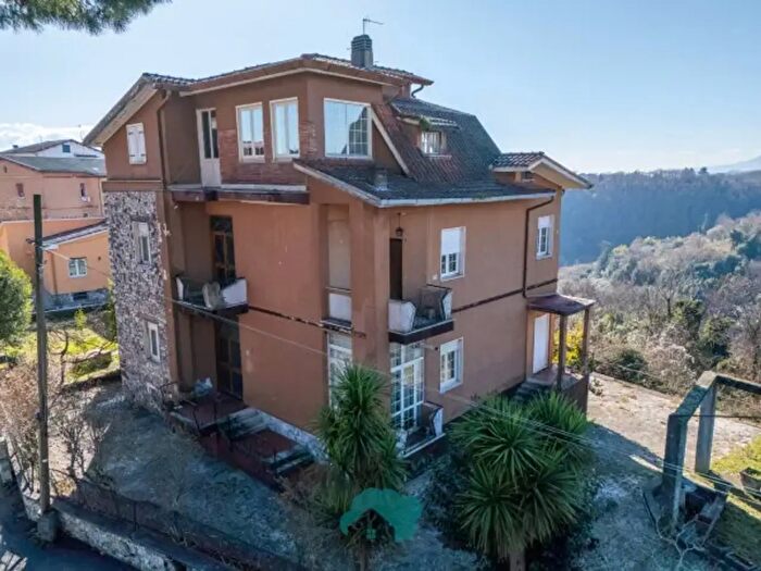 Casa con 6 locali in vendita in Largo Ugo Foscolo, Cave