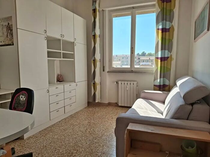 Appartamento trilocale in vendita in Via Giovanni Guarducci, Livorno