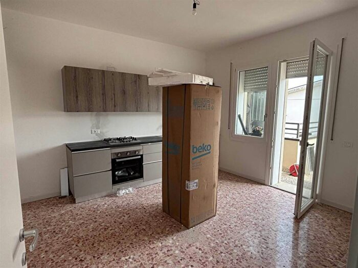 Appartamento con 5 locali in affitto in Centro, Lusia