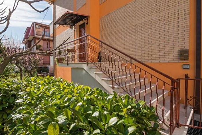 Appartamento con 6 locali in vendita in Via Monte Grappa, Jesi