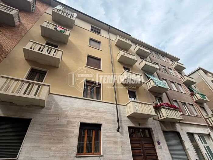 Appartamento trilocale in vendita in Via Orta, Torino