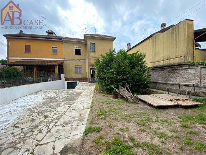 Casa con 6 locali in vendita in Via Mazzini, Gambolo