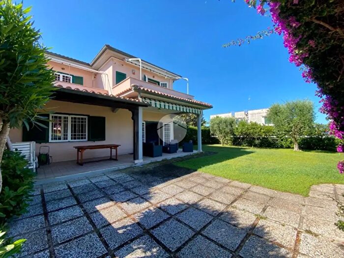 Casa quadrilocale in vendita in Via Calliope, Anzio